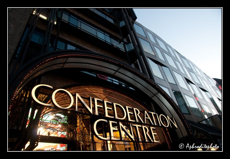 118 La facade du bâtiment Conféderation Centre